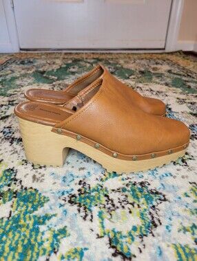 NWOT Time And Tru Brown Memory Foam Studded Faux Leather Wood Heeled Clogs 10